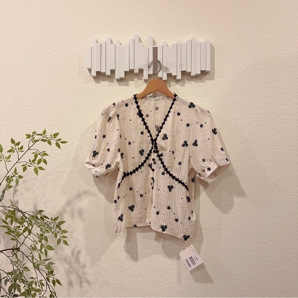J.ING Cream with Black Floral Short Sleeve Button Down Blouse Top NWT Size M & L - Picture 4 of 9